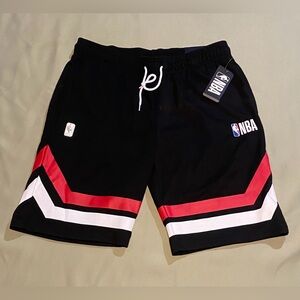NBA Official Licensed Apparel Basketball Shorts Black Red  Mens size L NWT